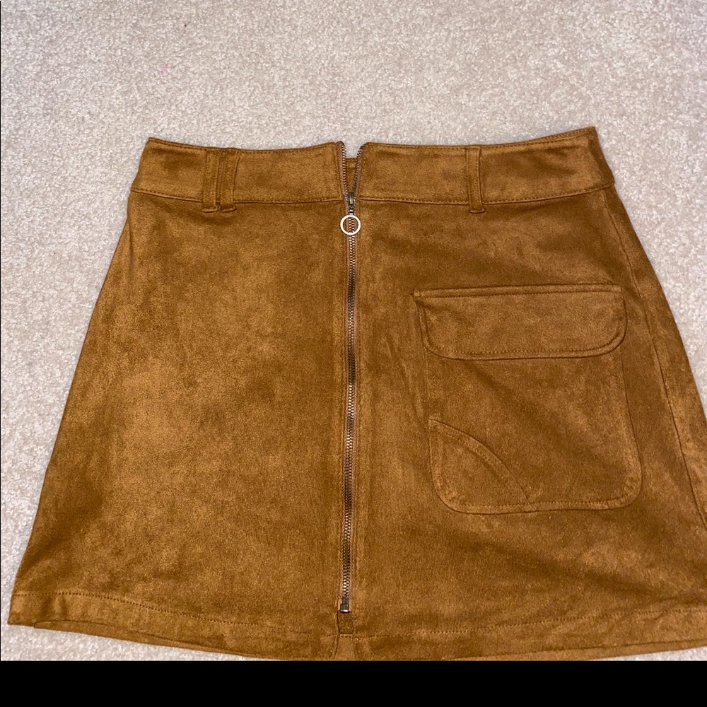 Zipper front suede skirt!